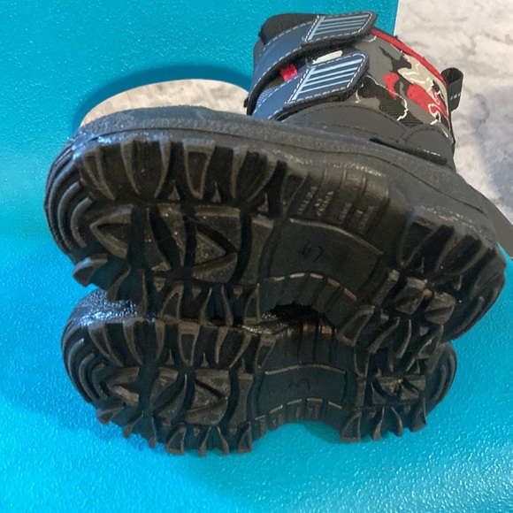 Gray Wolf black with red,grey and black pattern winter boots - Picture 3 of 7